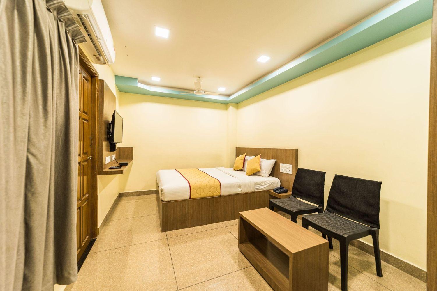 Sau Residency Hotel Kanchipuram Bagian luar foto