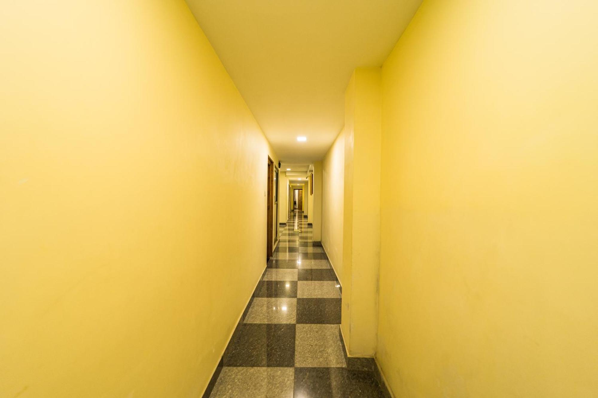 Sau Residency Hotel Kanchipuram Bagian luar foto