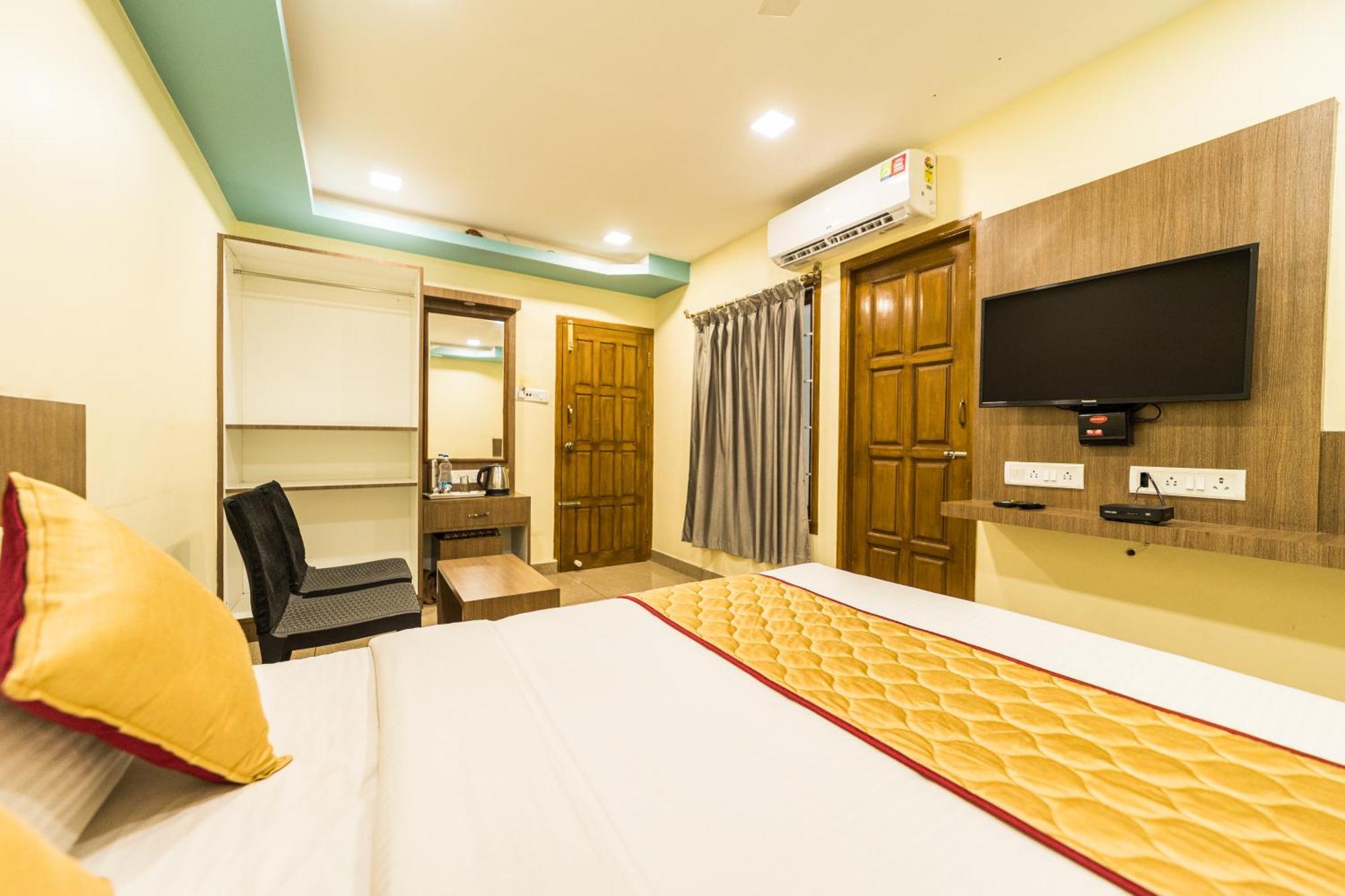 Sau Residency Hotel Kanchipuram Bagian luar foto
