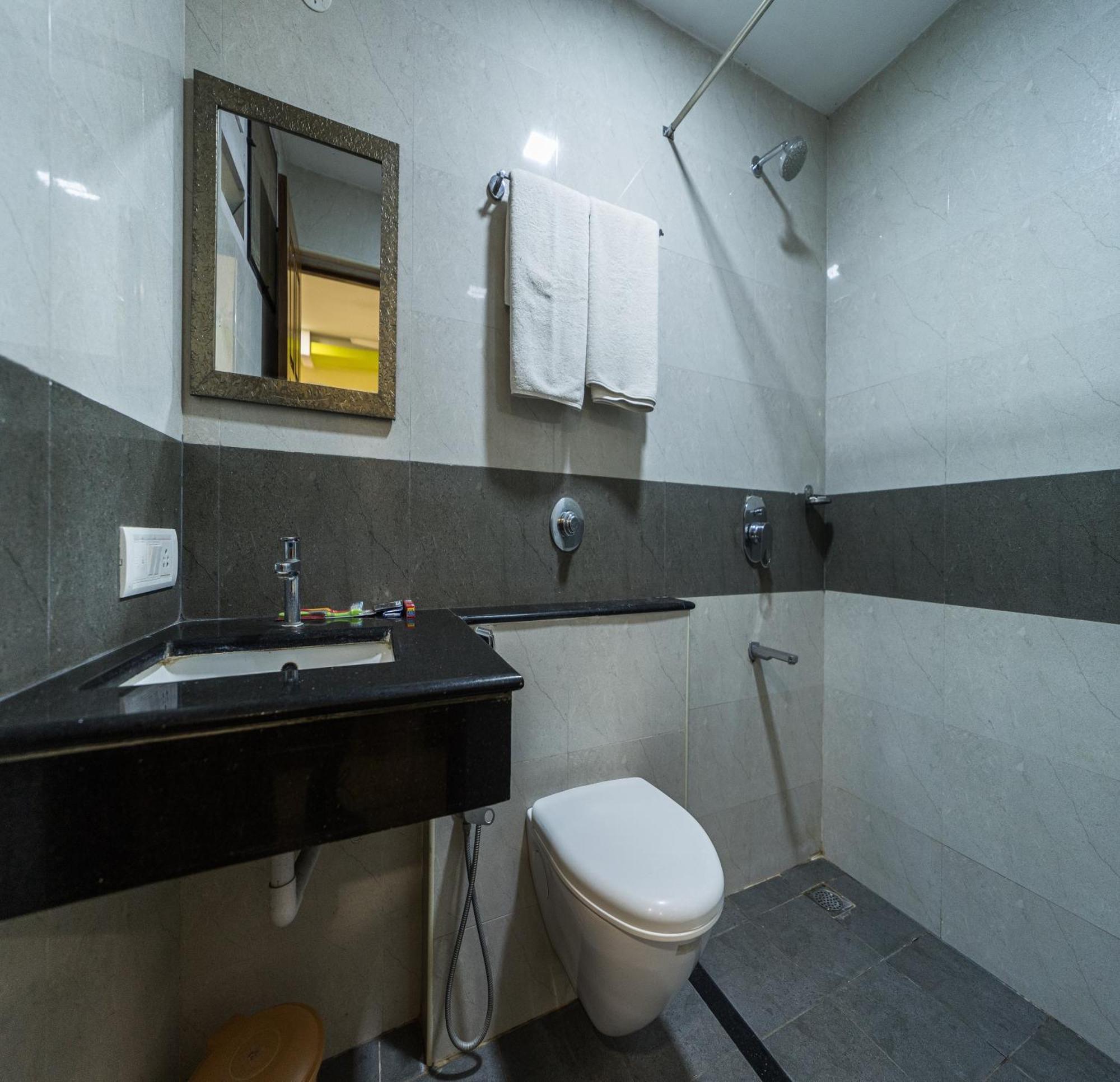 Sau Residency Hotel Kanchipuram Bagian luar foto